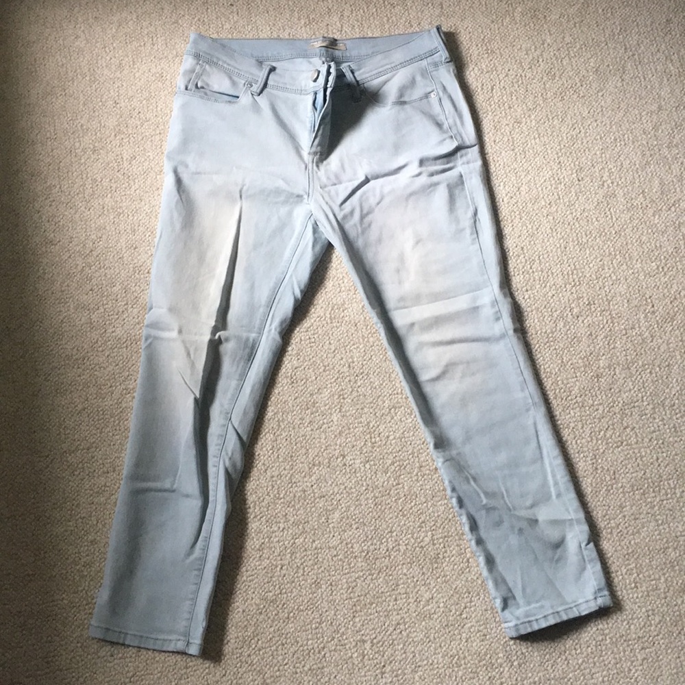 Light Washed Denim Capris